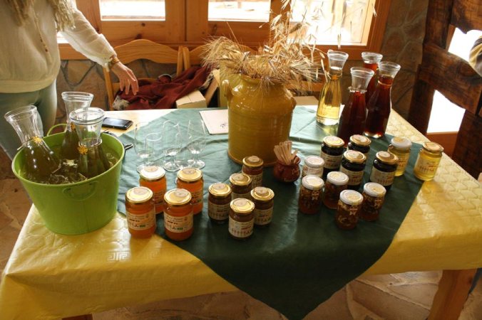 Muestrario de mieles y vinos de Jerez para la cata y maridaje en el Mueso de la Miel-Rancho Cortesano